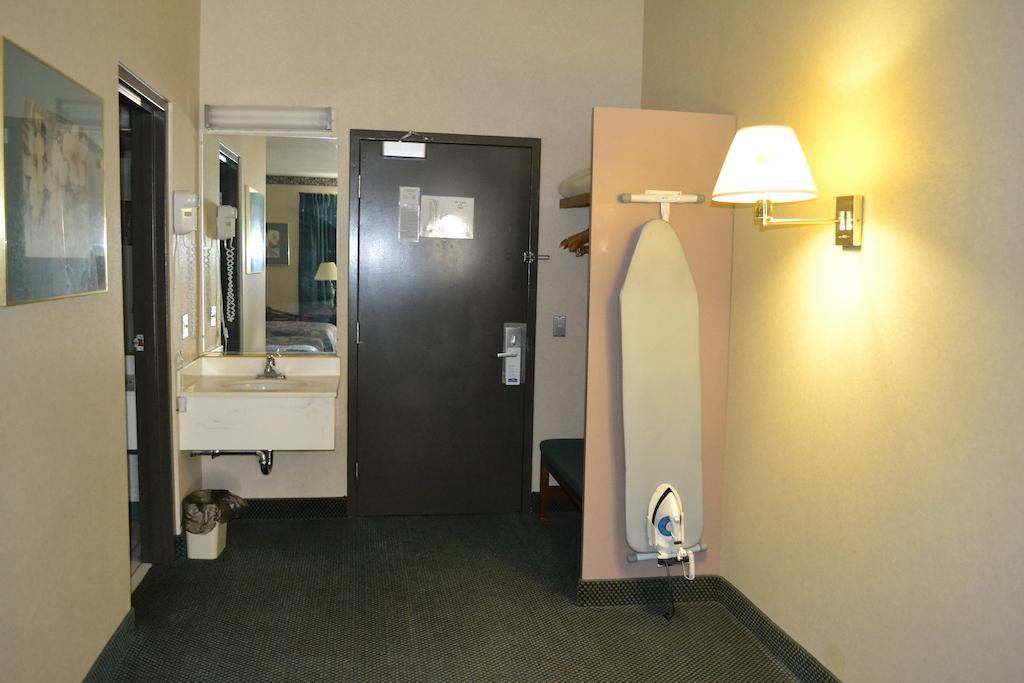 Super 8 By Wyndham Rocky Mount I-95 Exit 145 Hotel Battleboro Luaran gambar